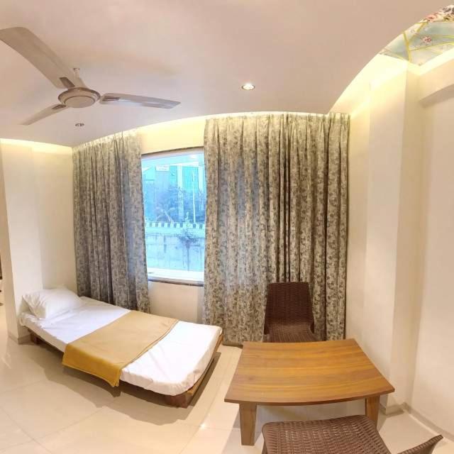 Hotel India Gate Narhe, Пюн Екстериор снимка