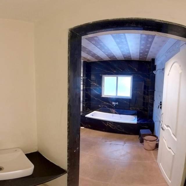 Hotel India Gate Narhe, Пюн Екстериор снимка