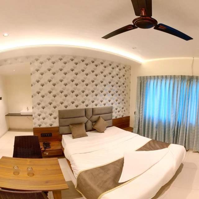 Hotel India Gate Narhe, Пюн Екстериор снимка