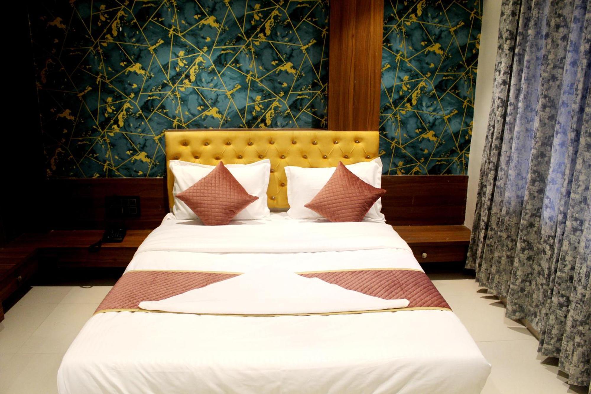 Hotel India Gate Narhe, Пюн Екстериор снимка