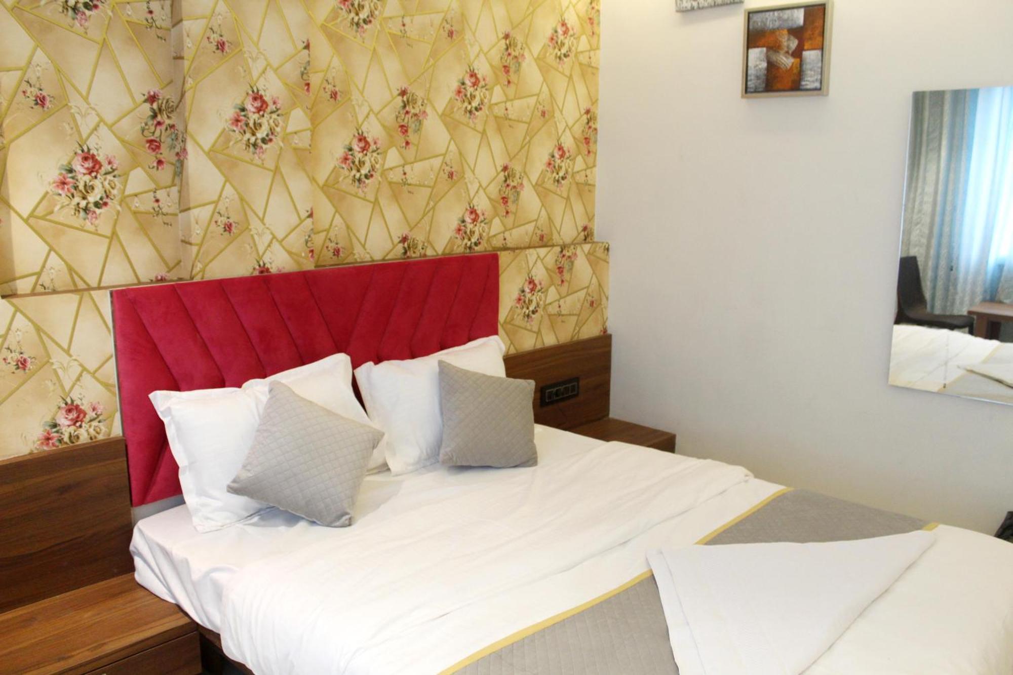 Hotel India Gate Narhe, Пюн Екстериор снимка