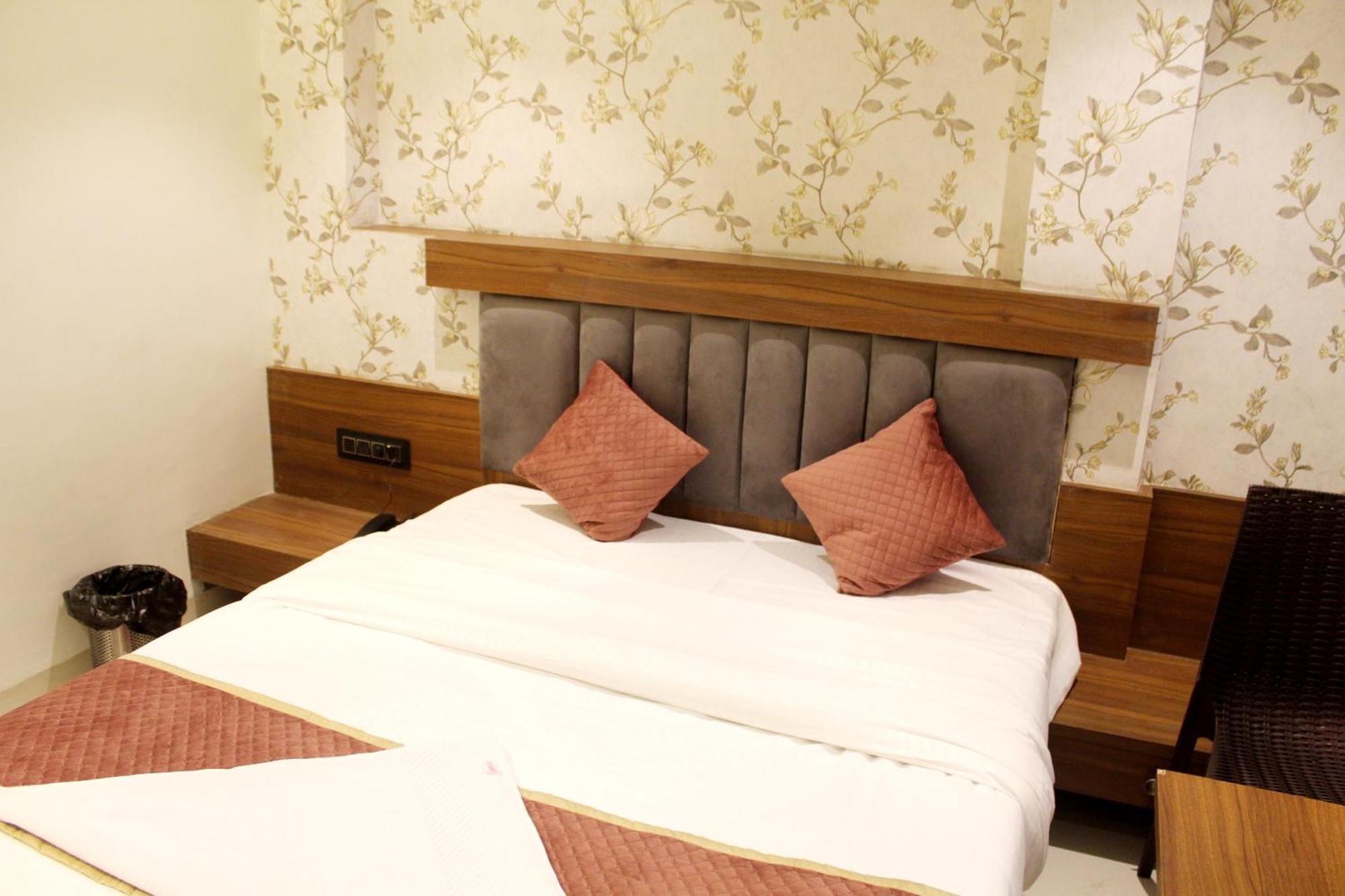 Hotel India Gate Narhe, Пюн Екстериор снимка