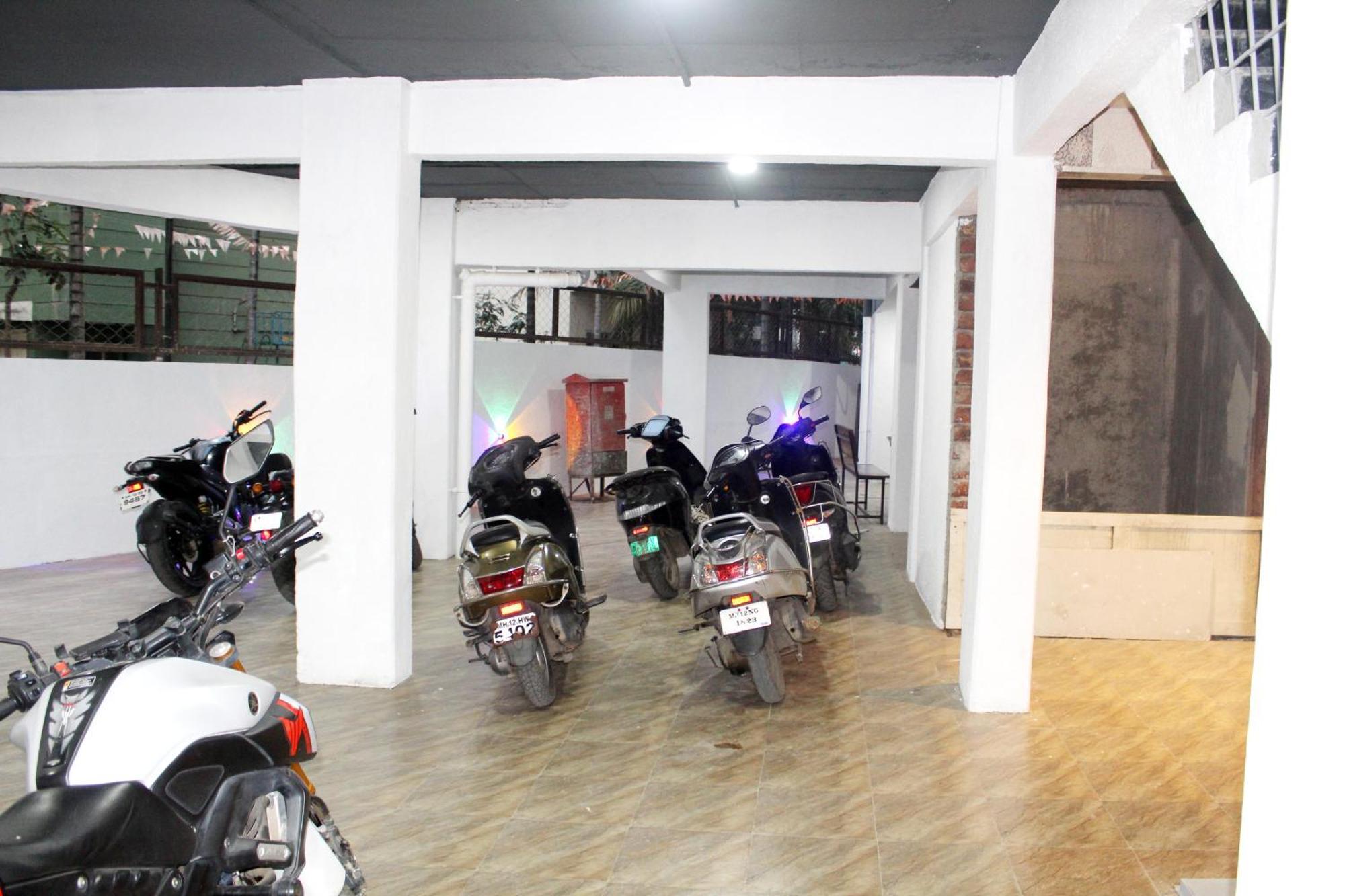 Hotel India Gate Narhe, Пюн Екстериор снимка