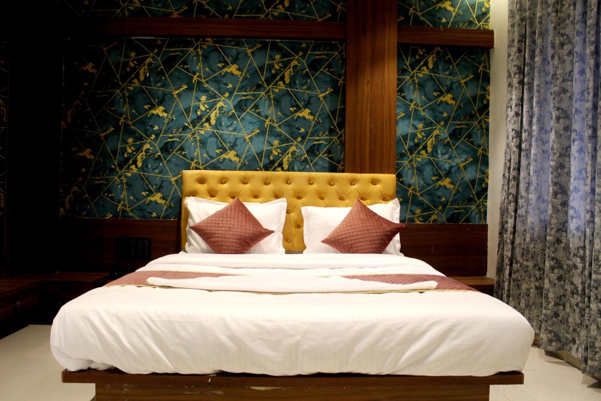 Hotel India Gate Narhe, Пюн Екстериор снимка