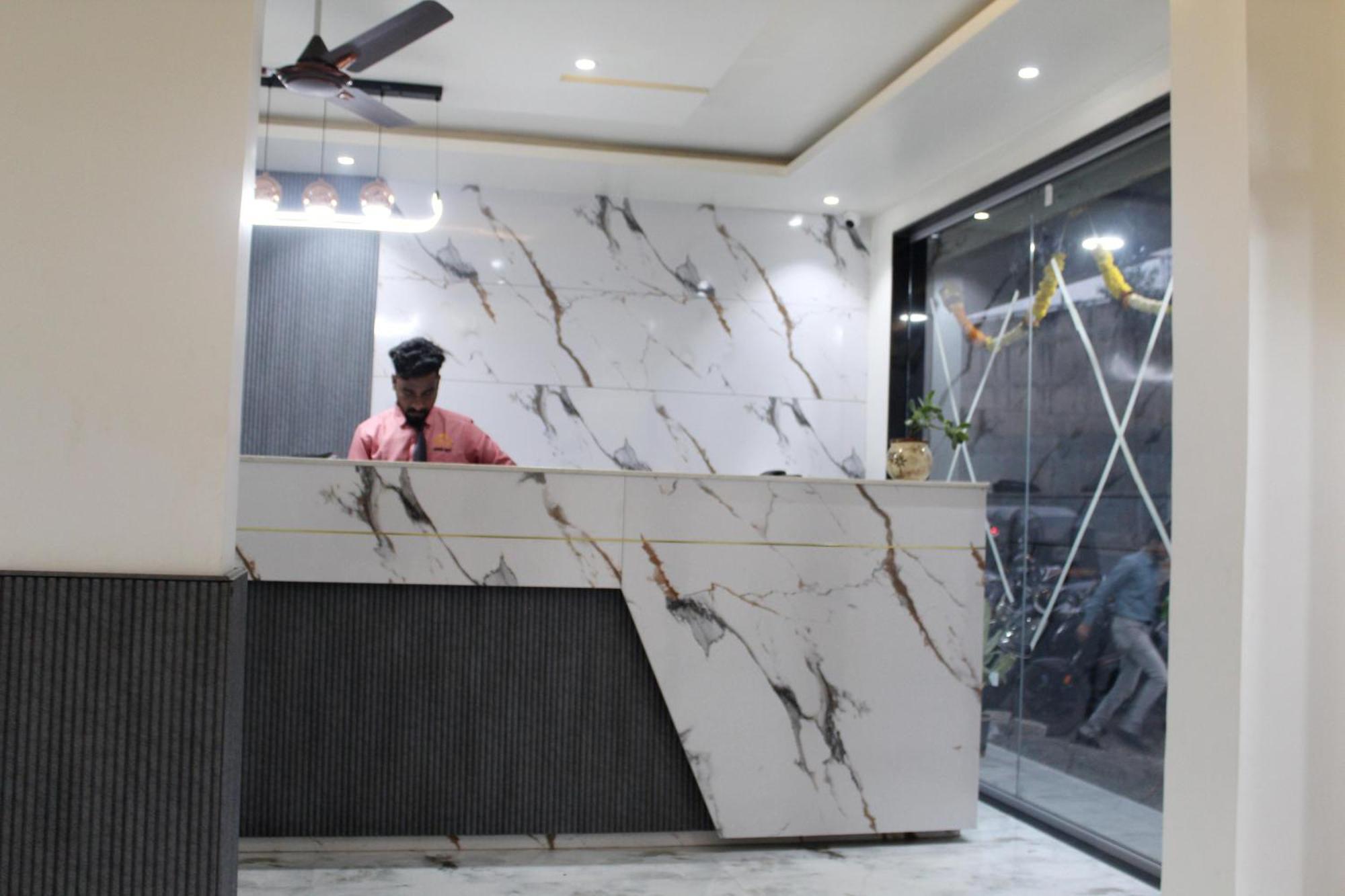 Hotel India Gate Narhe, Пюн Екстериор снимка