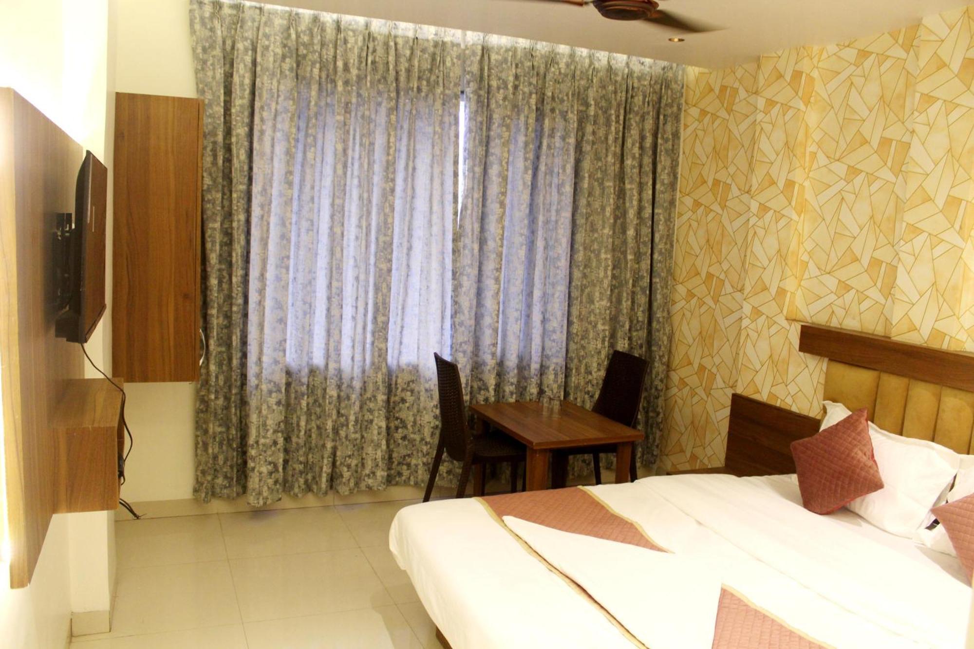 Hotel India Gate Narhe, Пюн Екстериор снимка