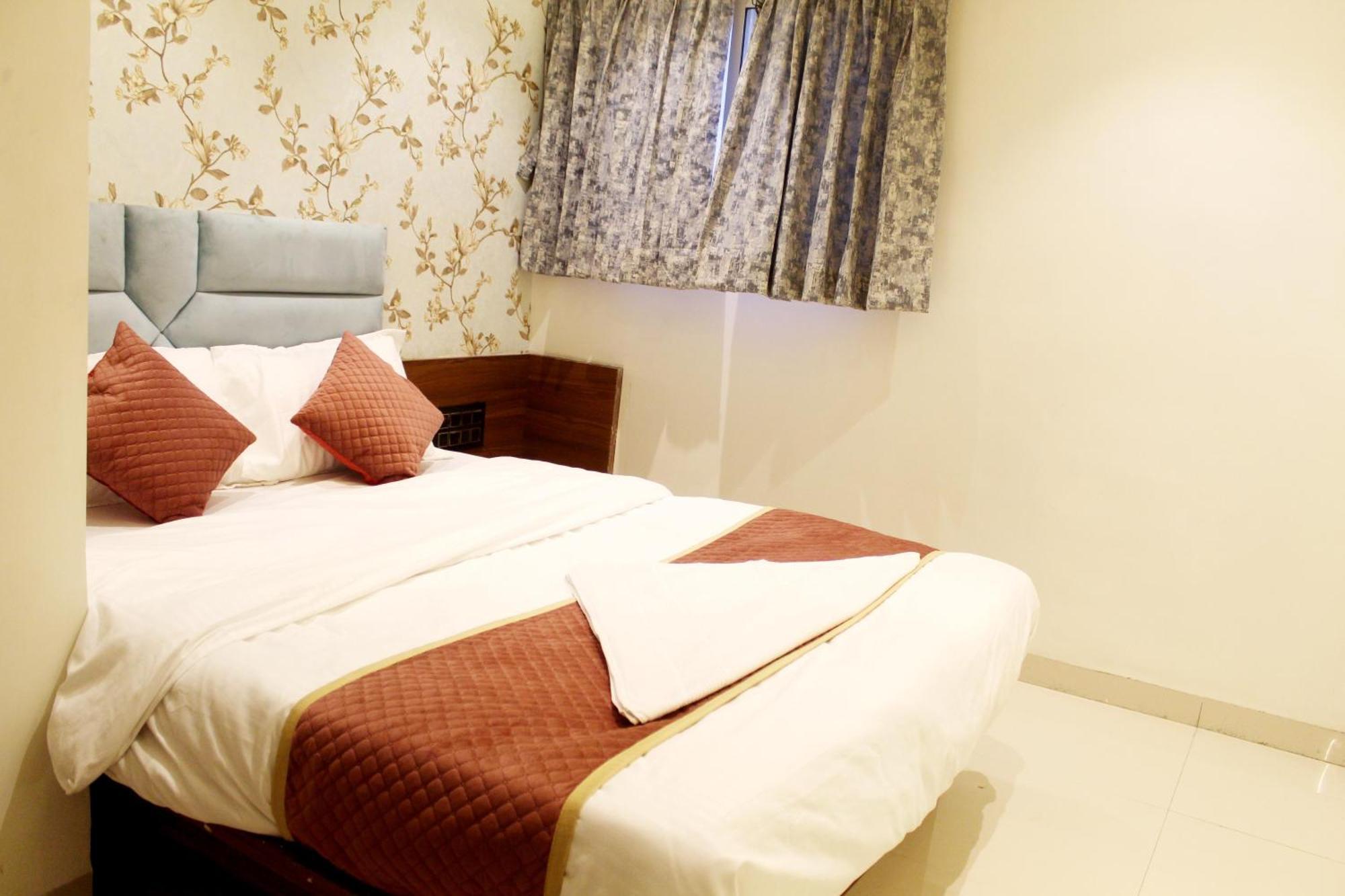 Hotel India Gate Narhe, Пюн Екстериор снимка