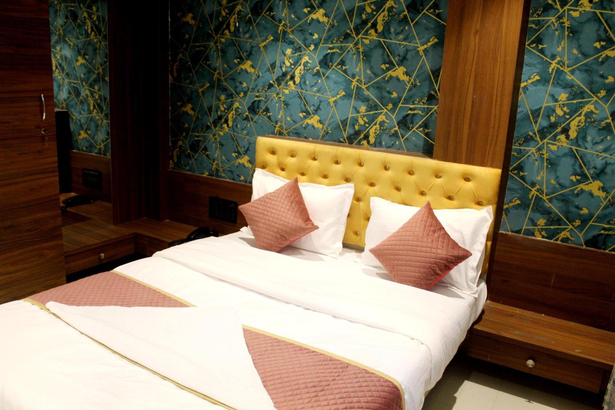 Hotel India Gate Narhe, Пюн Екстериор снимка