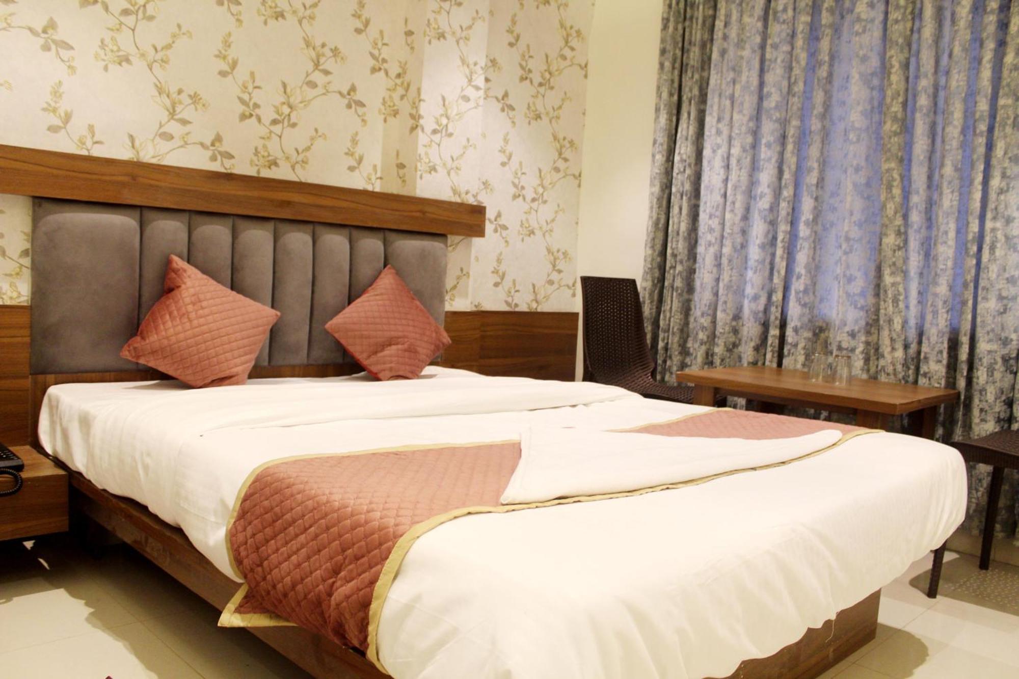 Hotel India Gate Narhe, Пюн Екстериор снимка
