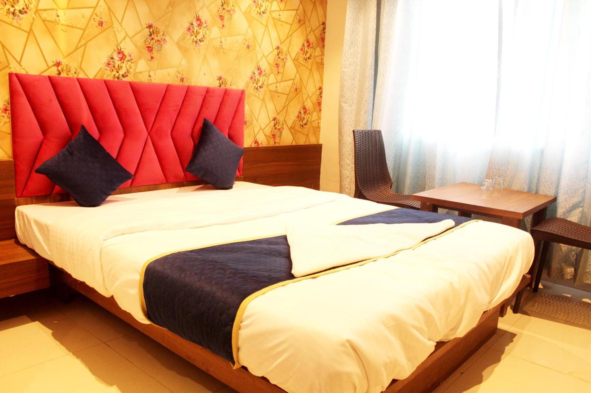 Hotel India Gate Narhe, Пюн Екстериор снимка