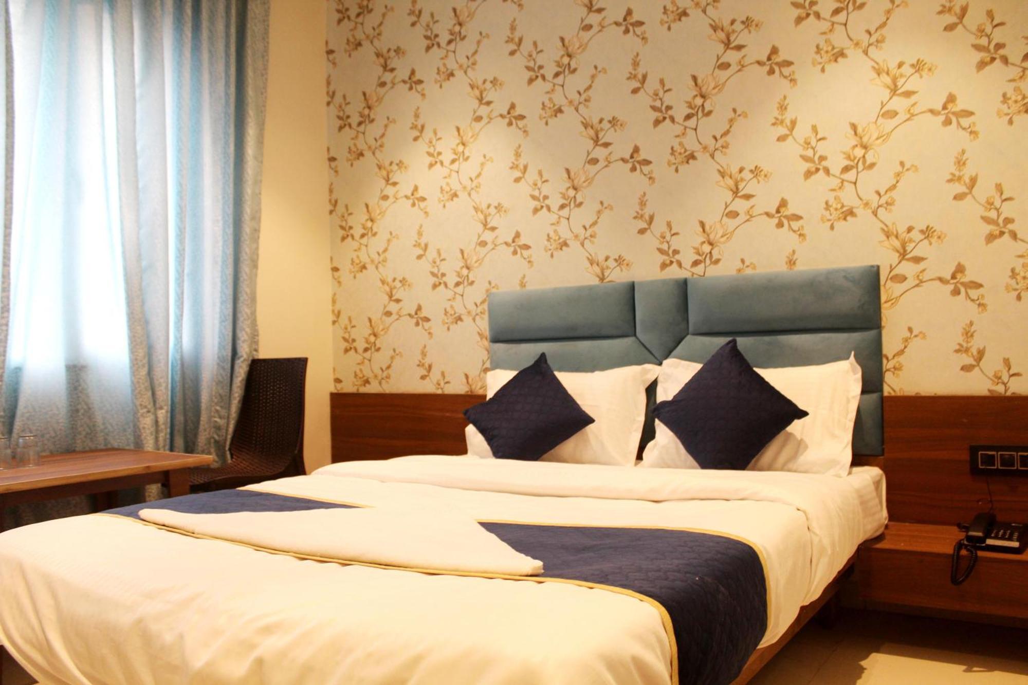 Hotel India Gate Narhe, Пюн Екстериор снимка