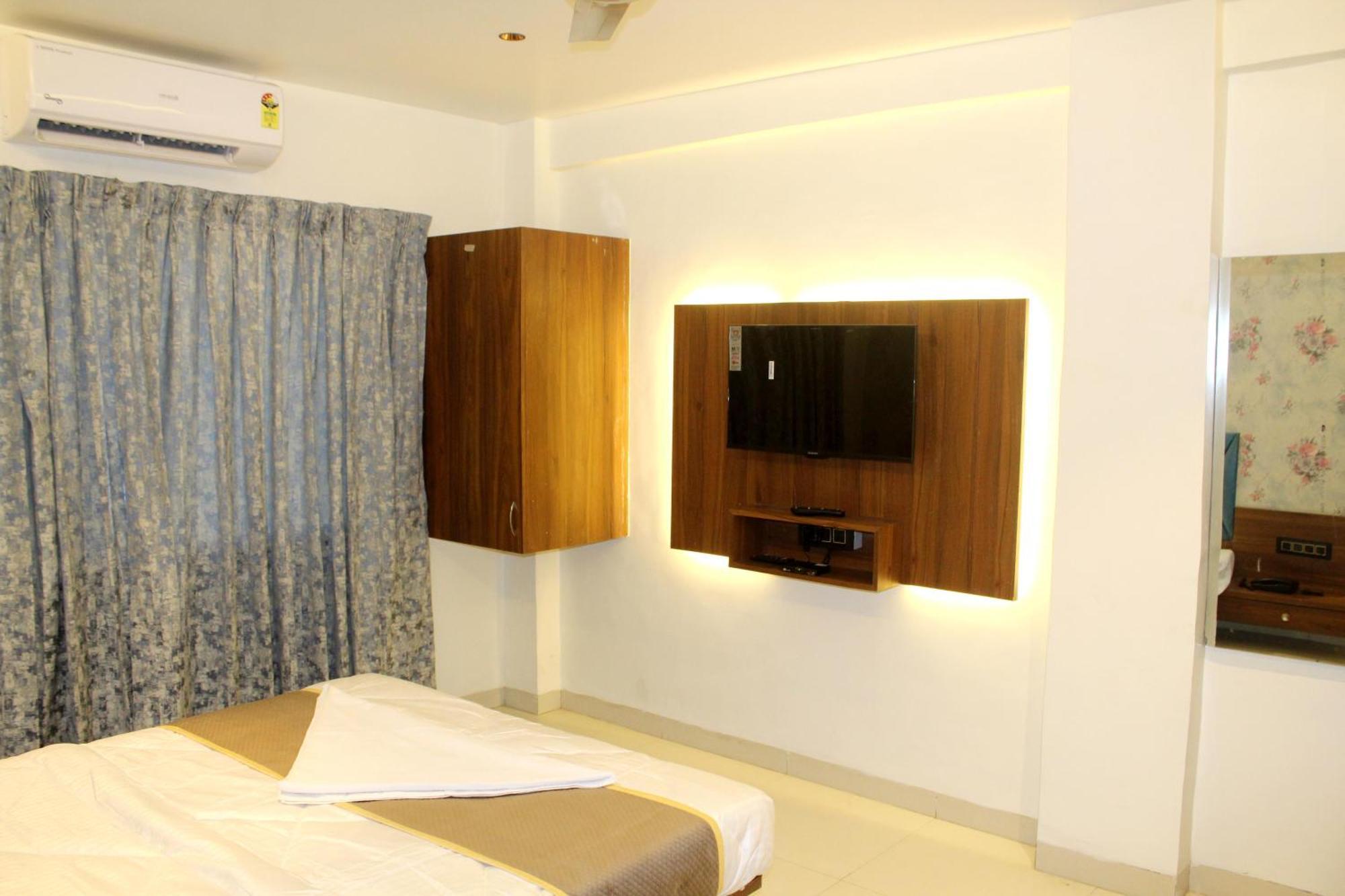Hotel India Gate Narhe, Пюн Екстериор снимка
